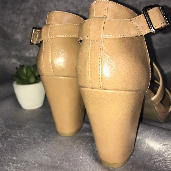 TOETOS Cross Strap Open Toes Mid Chunky Heels Nude - Picture 8 of 8